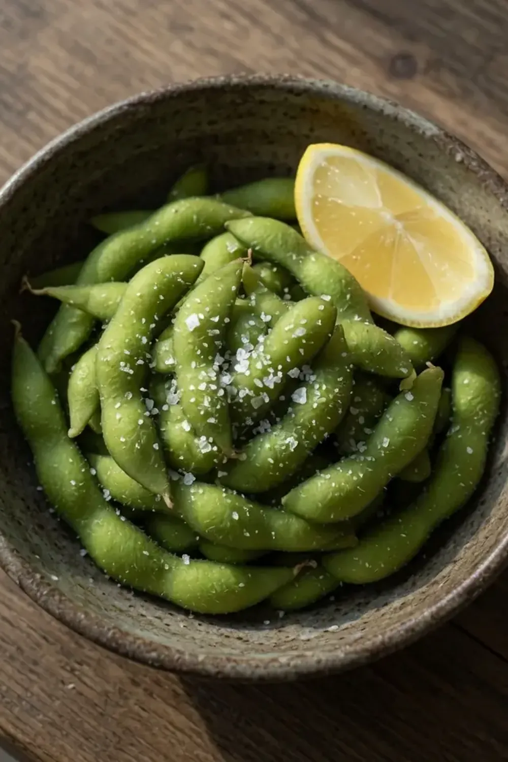 Edamame mit Meersalz und Zitrone