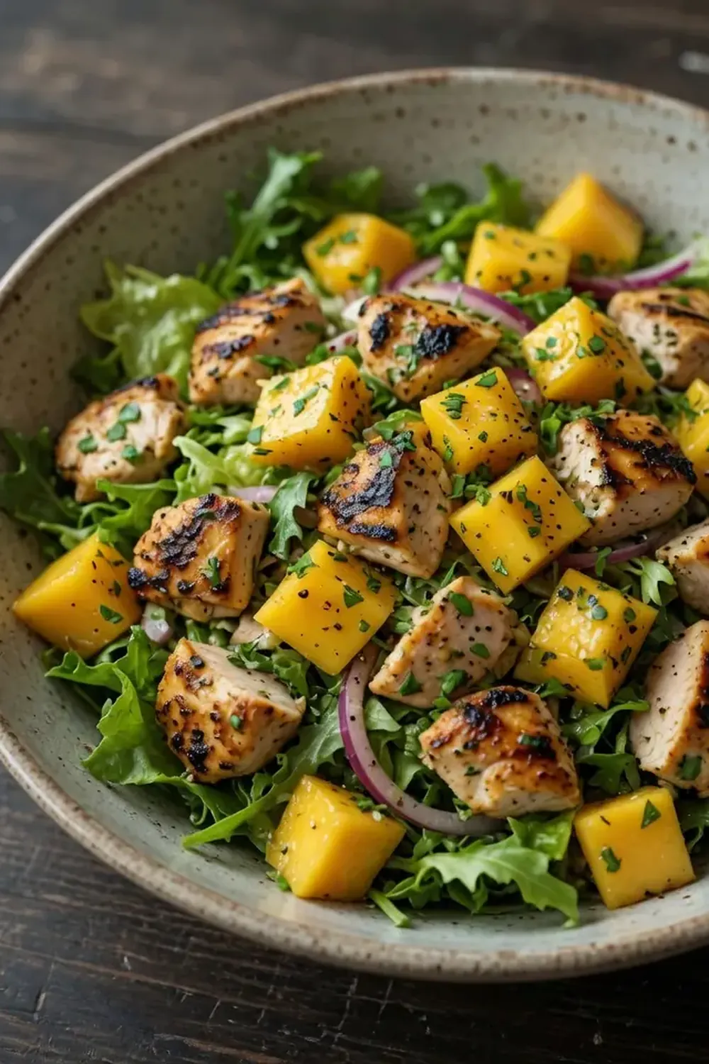 High-Protein Hähnchen-Mango-Salat